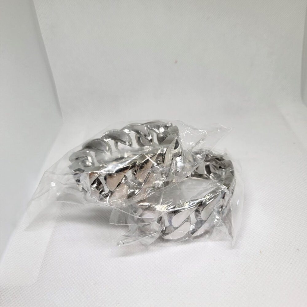 Cuban Link Bracelet Silver Tone Classic Style Wide OS New - Picture 5 of 10